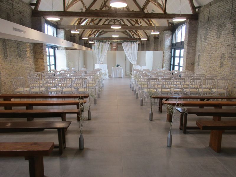 Cérémonie laïque dans la Grange